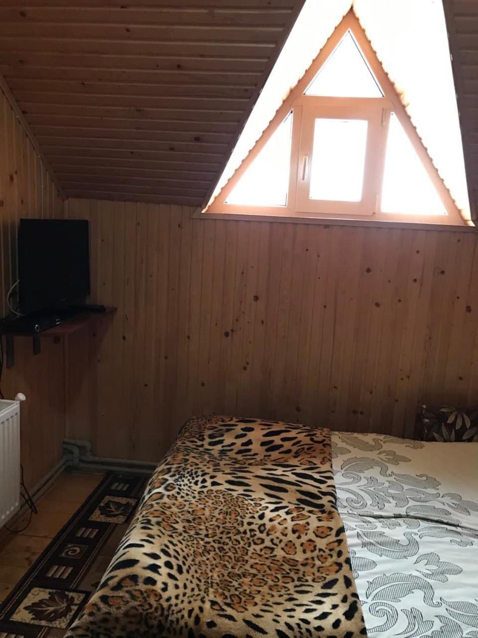Котедж ,,ТІК Hotel Татарив Стая снимка